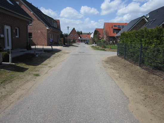 Mit dem verkehrsberuhigten Ausbau der Pfarrer-Nonhoff-Straße wurde in dieser Woche begonnen - Foto: Gemeinde Raesfeld